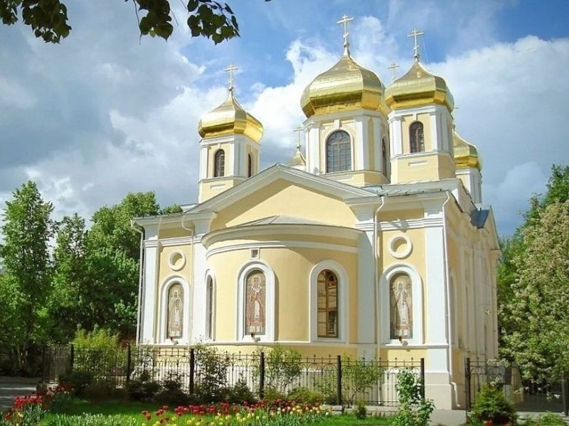 Храм в честь святителей Московских